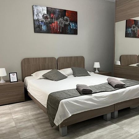 F7 Room 1, Private Double Room With Private Bathroom In Shared Flat มซิดา ภายนอก รูปภาพ